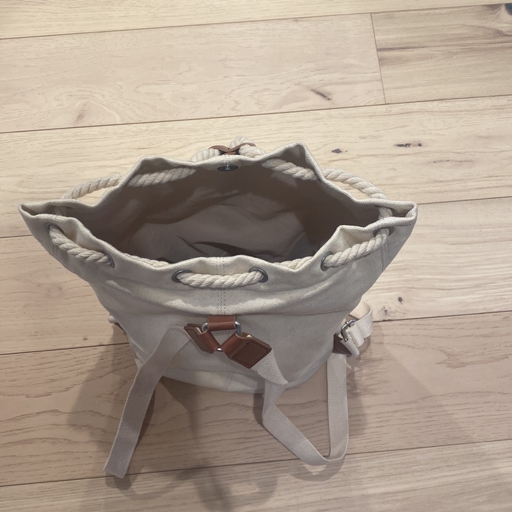 A&F Drawstring Bucket Backpack - Picture 5 of 8